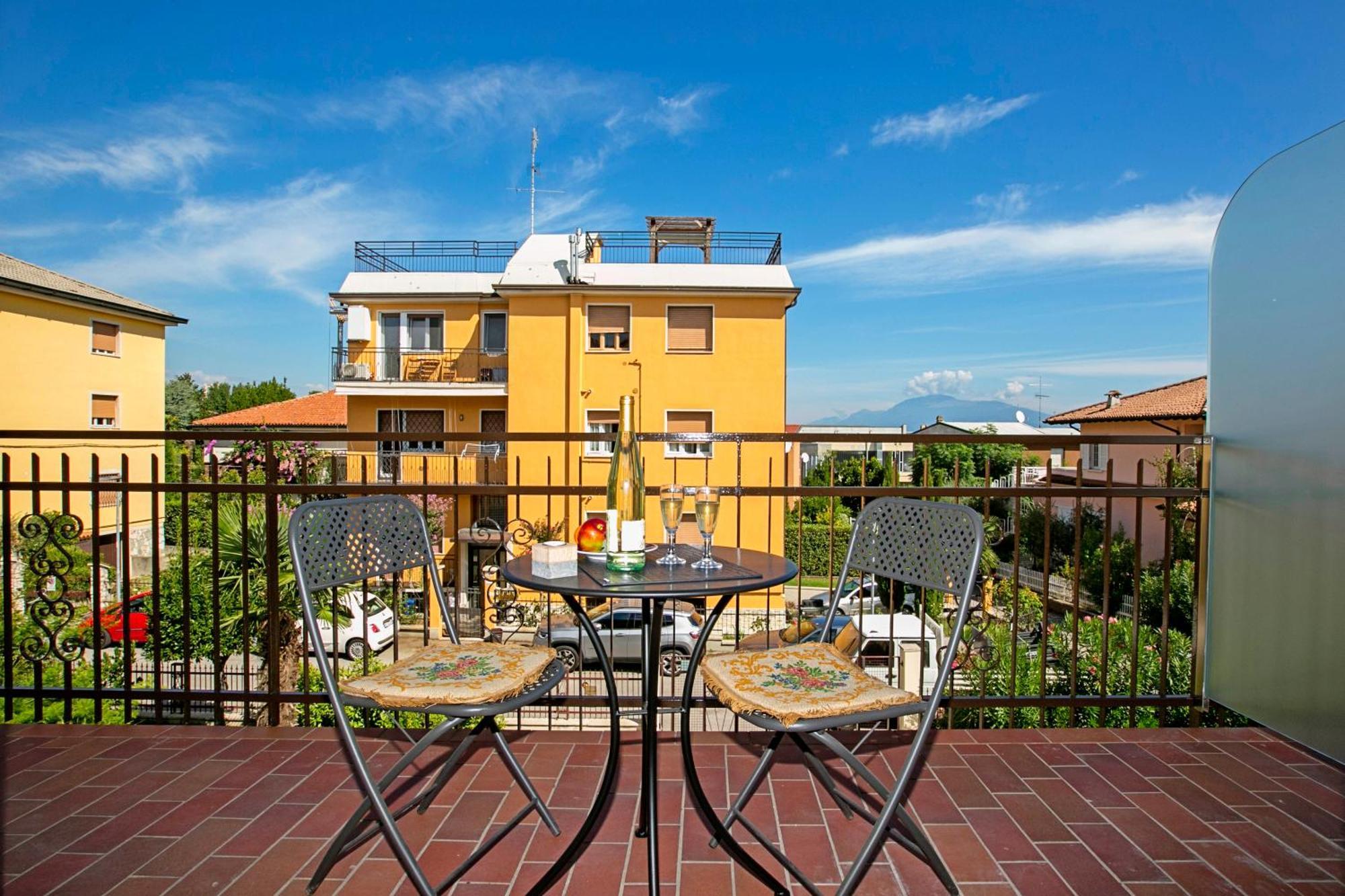Villa Mimosa - Appartamento 2 - Happy Rentals Desenzano del Garda Exterior foto
