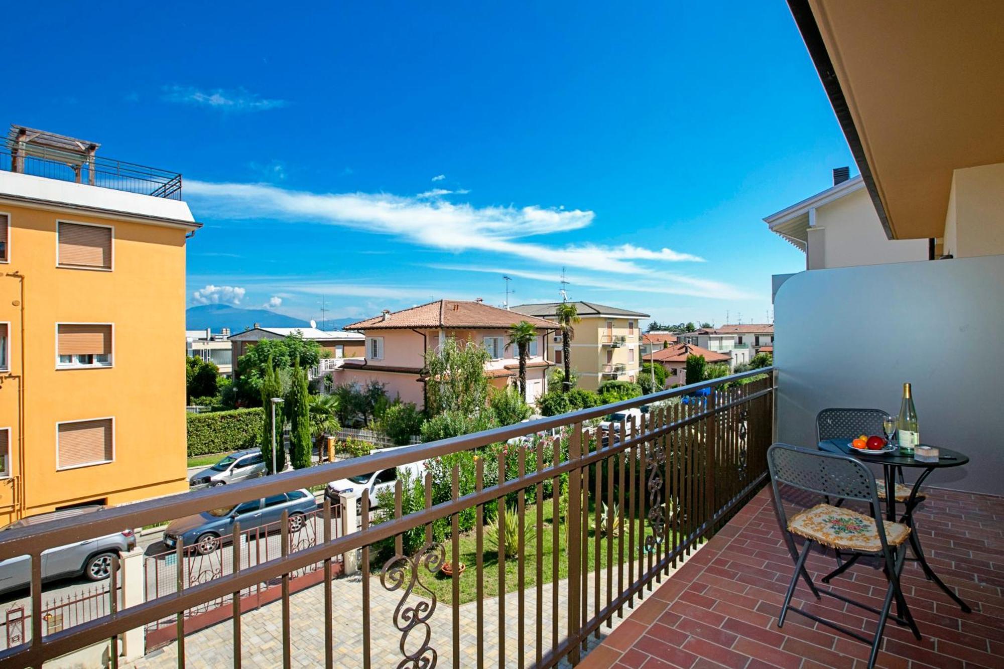Villa Mimosa - Appartamento 2 - Happy Rentals Desenzano del Garda Exterior foto